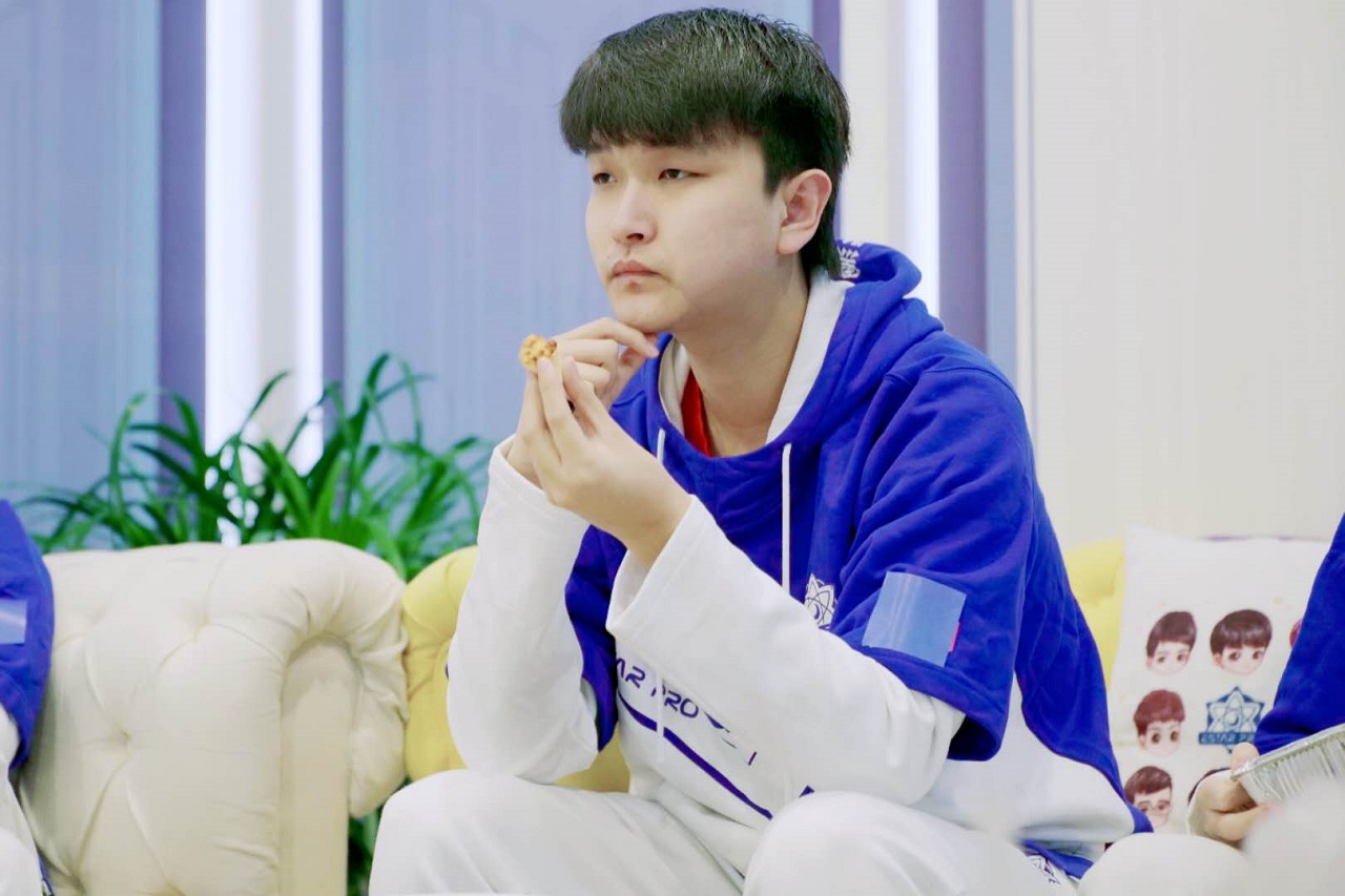 没有猫神的e星终结dyg五连胜,无心发挥亮眼cat何去何从