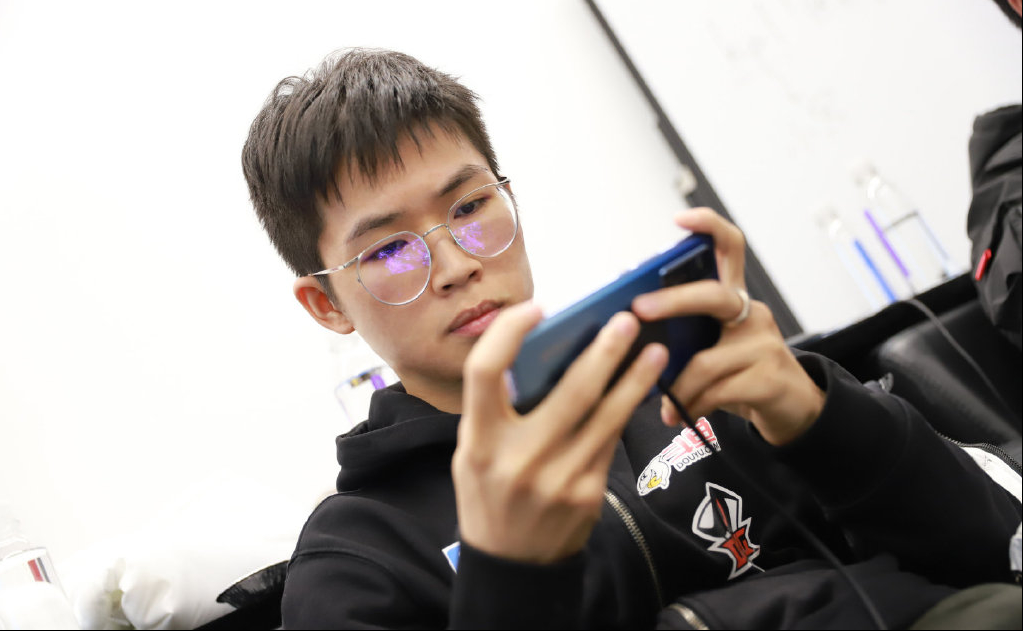 dyg久诚巅峰进前十,44%输出全程指挥,季后赛还有机会吗?